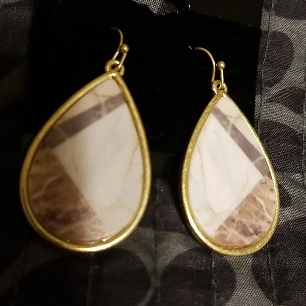 2 pairs‎ of earrings